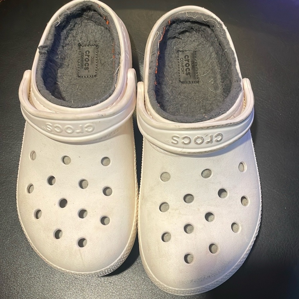 White Crocs with padded inside in great condition. Size 9W or 8M.